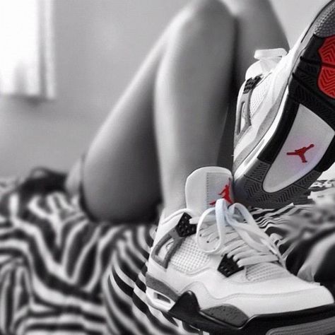 jordans Chicks In Kicks, Shoes Asics, Jordans Girls, Shoes Jordan, Air Jordan Retro, Nike Shoes Outlet, Cheap Nikes, Jairzinho, Nike Lebron