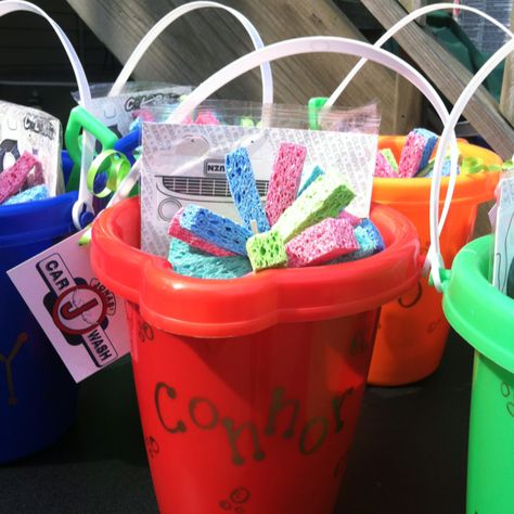 Car wash bucket favors- sponge, water bottles, towel, sunglasses, bubbles, etc Car Wash Themed Birthday Party, Carwash Birthday Party, Car Wash Birthday Party, Car Wash Party, Motorcycle Birthday Parties, Purim Gifts, Transportation Birthday Party, Car Activities, Transportation Birthday