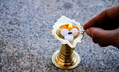 Aarti is a Sanatan ritual of worship, where light is offered to the deity. When the fire is provided, devotees sing praises of God, along with the process. For this daily ceremony, every Indian household has a decorative plate dedicated to this, consisting of the Kumkum, Akshata, a Ghee or oil lamp, and flowers. No Aarti is complete without one essential process: burning the camphor at the end of the Puja. Water Fountain For Home, Getting Rid Of Rats, Lucky Bamboo Plants, Remove Negative Energy, Lucky Plant, Aromatic Plant, Removing Negative Energy, Clear Negative Energy, Tibetan Singing Bowls