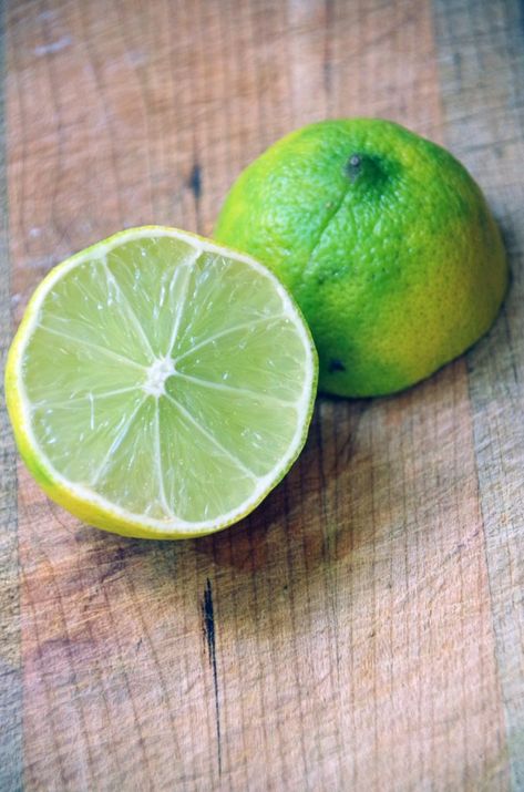 What to do with old limes What To Do With Limes, Fresh Lemon Recipes, Orange Peels Uses, Lime Uses, Boil Lemons, Key Diy, How To Make Margaritas, Drinking Hot Water, Diy Cleaning Products Recipes