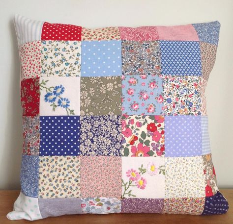 Patchwork cushion. Tshirt Quilt Pattern, Laura Ashley Fabric, Patchwork Diy, Quilted Pillow Covers, Patchwork Inspiration, Sewing Cushions, Cute Cushions, English Paper Piecing Quilts, Tshirt Quilt