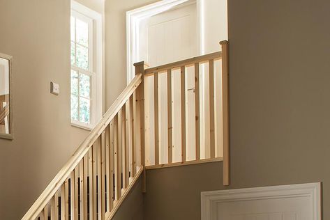 Stair Spindle Ideas, Spindle Staircase, Spindle Ideas, Banister Rails, Landing Stairs, Stair Renovation, Stair Kits, Stair Spindles, Wooden Staircase