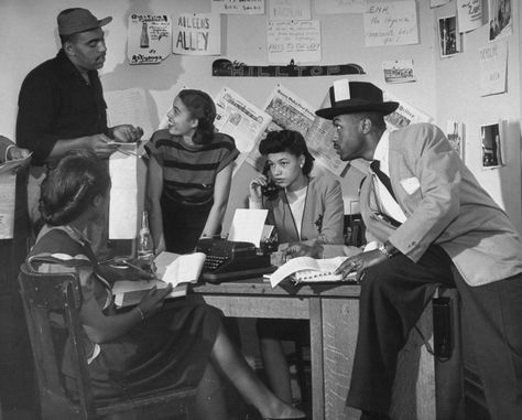 College Signing Day, Human Respiratory System, Clark Atlanta University, Tuskegee University, Hampton University, Alfred Eisenstaedt, Civil Rights Leaders, Howard University, Time Life