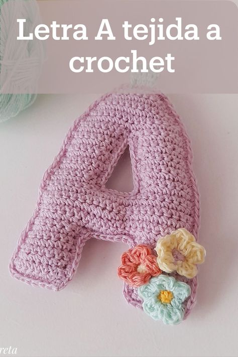 letra tejida a crochet Crochet Alphabet, Crochet Letters, Wire Knitting, Coffee Cup Design, Cup Design, Crochet Accessories, Letters And Numbers, Crochet Designs, Crochet Scarf