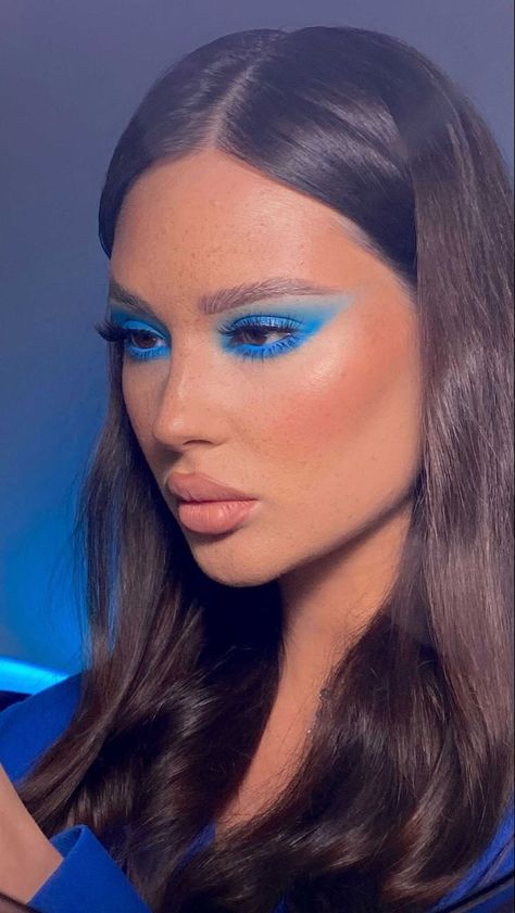 Blue Eyeshadow Aesthetic, Eyeshadow Aesthetic, Blue Makeup Looks, Makeup Is Life, Unique Makeup, Dope Makeup, Edgy Makeup, Bold Makeup, Creative Makeup Looks