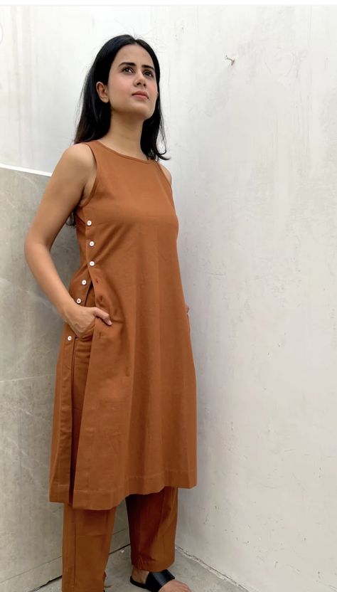 Side Button Kurti Design, Kurta Dress Designs, Hakoba Cord Set, Saree Kurti Design, Kurti Set Designs Latest, Stylish Kurti Designs Latest, Kurti Designs Latest Fashion, Indian Casual Outfits, Kurtha Designs Latest