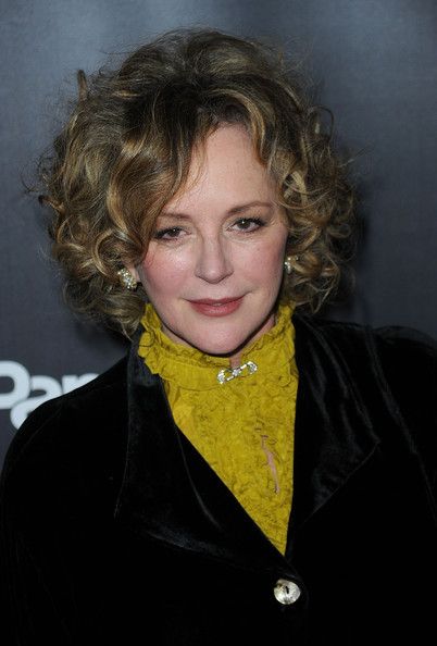 Parenthood Tv Show, Bonnie Bedelia, Shaggy Hair, Mom Hairstyles, Image Icon, Tv Actors, Aging Gracefully, Grow Out, Role Models