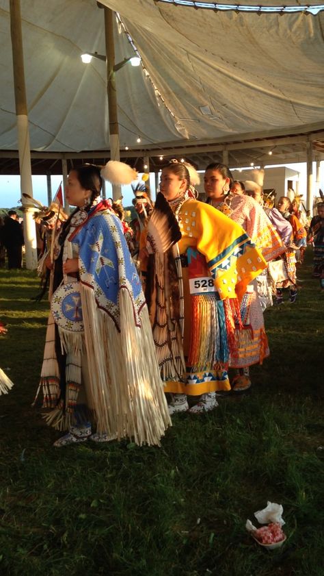 Pow Wow Aesthetic, Indigenous Dance, Beadwork Projects, Cultural Photography, Fancy Shawl Regalia, Powwow Outfits, Buckskin Dress, Fancy Shawl, Native Beauty