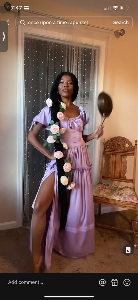 Rapunzel Halloween Costume, Black Cosplayers, Iconic Halloween Costumes, Rapunzel Cosplay, Rapunzel Costume, Cute Couple Halloween Costumes, Anime Halloween, Last Minute Halloween Costumes, Disney Cosplay