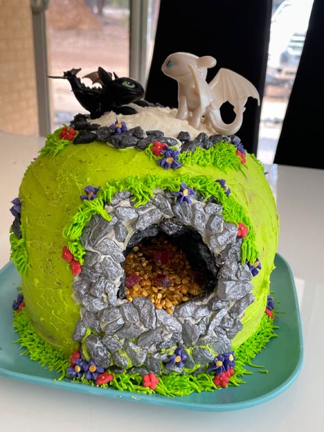 Cave Cake, Dragon Cake Ideas, Dragon Birthday Cakes, Dragon Cave, Mountain Cake, Dragon Cakes, Birthday Baking, Dragon Birthday Parties, Dragon Cake