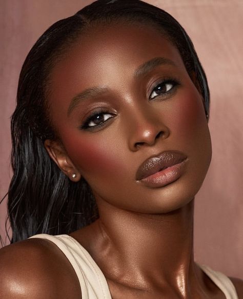 Bold Blush Makeup, Minimalistic Makeup Look, Smokey Nude Eye Makeup, Red Blush Makeup Look, Sultry Makeup Looks Brown Eyes, Date Night Beauty, Makeup Looks Brown Skin, Bronzed Makeup Look, Pink Blush Makeup