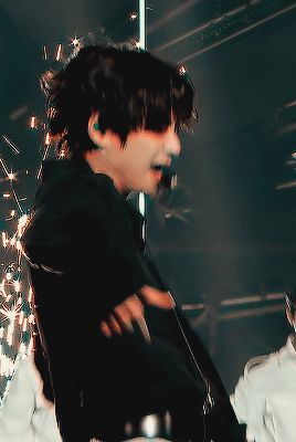 Kim Taehyung Dance Gif, Taehyung Gifs Hot, Taehyung Gifs Boyfriend, Jeon Taehyung, Big Gif, Taehyung Gif, Bts V Gif, Cute Profile, V Gif