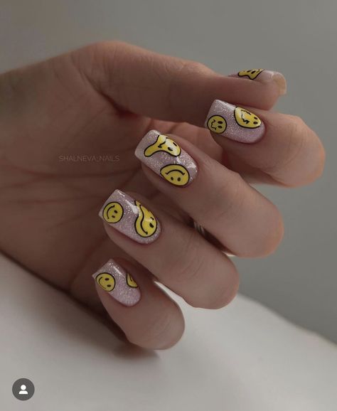 Smily Nails Designs, Melted Smiley Face Nails, Uñas Happy Face, Happy Face Nails, Nails Smiley Face, Elegant Summer Nails, Nails Short Summer, Smile Nails, Smiley Nails