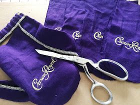 r-anne-dom: Tutorial: Crown Royal Coasters Crown Coasters, Crown Royal Bags Ideas, Crown Royal Diy, Crown Royal Crafts, Fall Mason Jar Crafts, Crown Royal Quilt, Make Coasters, Denim Quilts, Crown Royal Bags