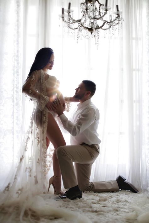 Robe Maternity Photoshoot Couple, Maternity Robe Photoshoot Couple, Extravagant Maternity Shoot, Matertiny Photos Photoshoot Ideas, High End Maternity Shoot, Glamorous Maternity Photoshoot, Glam Maternity Shoot, Maternity Shoot Outfit, Maternity Picture Outfits