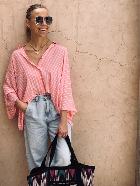 Summer blouse pink striped Pink Blouse Outfit, Pink Blouses Outfit, Blouse Outfit, Summer Look, Pink Outfit, Pink Blouse, Striped Blouse, Striped Shirt, Pink