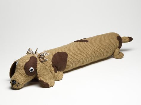 How to Knit a Dog Draught Excluder #knitting #draughtexcluder Knitted Poppies, Draft Excluder, Knitting Patterns Free Dog, Bright Bag, Bonnet Pattern, Draught Excluder, Draft Stopper, How To Tie Dye, How To Knit