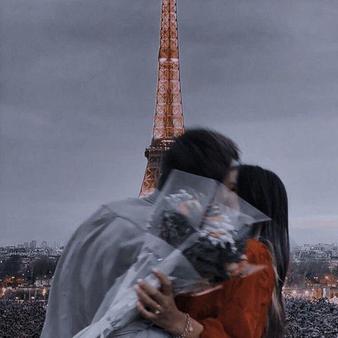 2 people, women and men kissing in Paris with flowers Logan And Grace, John Logan, Goal Couple, This Kind Of Love, Couple Goal, Dirty Air, Addicted Series, Bonnie N Clyde, Life Board