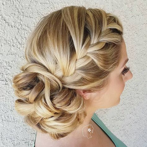 Side Bun With A Braid: simplify the bun but like the side braid-bridesmaid option Bridesmaid Side Bun, Bridesmaid Hair Side, Side Bun Hairstyles, Side Updo, Side Bun, Wedding Bun Hairstyles, Wedding Hairstyles Medium Length, Bridesmaid Hair Long, Side Hairstyles