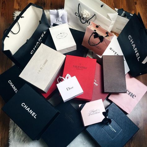 Pɪитєяєsт: @PeruvianGirly20 Designer Shopping Bags, Luxury Lifestyle Girly, Luxury Lifestyle Fashion, Luxury Lifestyle Women, Designer Shopping, K Fashion, Rich Lifestyle, Luxury Lifestyle Dreams, Luxe Life