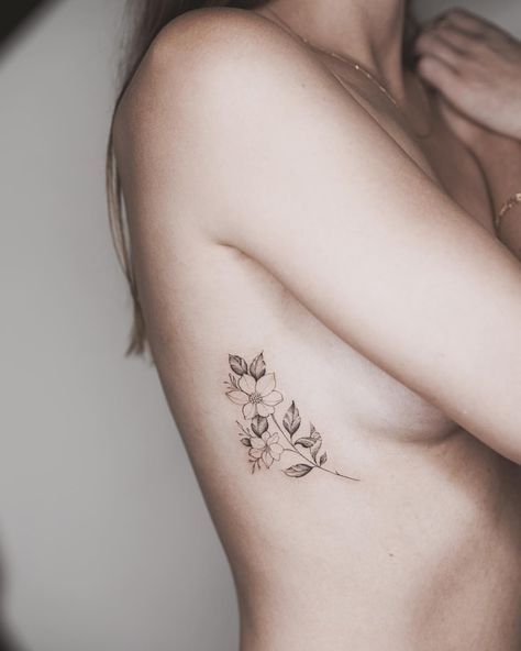 Dogwood Flower Tattoo, Dogwood Tattoo, Dogwood Flower Tattoos, Pacific Dogwood, Bodysuit Tattoos, Tattooed Models, Clavicle Tattoo, Vintage Tattoos, Chris Garver