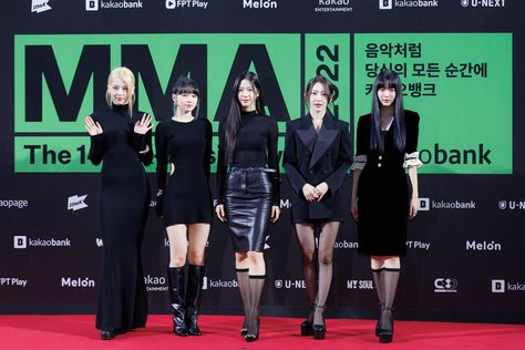 Melon 멜론 on Twitter: "@le_sserafim https://t.co/2rmFDK3p8I" / Twitter Kpop Red Carpet, Kpop Award Show Outfits, Chaewon Pics, I Love You Girl, Mama Awards, Red Carpet Outfits, Kim Chaewon, New Jeans Style, Girls Show