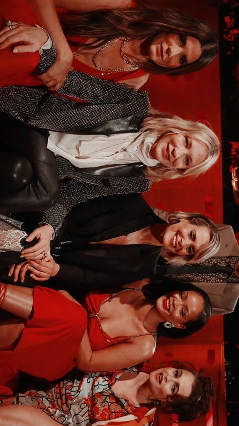 Oceans 8 Cast, Oceans 8 Wallpaper, Fairy Godparents, Oceans Eight, Red And Black Outfits, Oceans 11, Oceans 8, Sarah Paulson, Bonham Carter