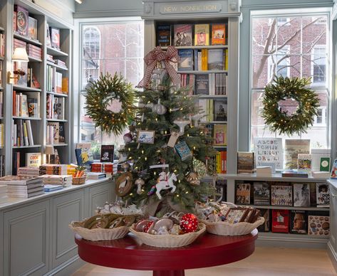 Beacon_Hill_Books_Christmas Christmas Bookcase, Bookcase Decorating Ideas, Diwali Craft For Children, Bookstore Cafe, Bookcase Decor, Cosy Christmas, Outdoor Cafe, Beacon Hill, Indoor Dining