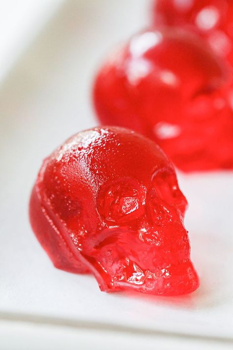 Three-dimensional skull vodka jello shots are the perfect Halloween jello shots! You can make them in any color or flavor too. Follow the jello shot recipe below and even make your own combination, including blue jello shots! #Jello #Shots #Halloween #Skull #RedJelloShots #Vodka #VodkaJelloShots Jello Shots Halloween, Malibu Jello Shots, Orange Jello Shots, Shots Jello, Vodka Jello Shots, Cherry Jello Shots, Rum Jello Shots, Easy Jello Shots, Candy Corn Jello Shots