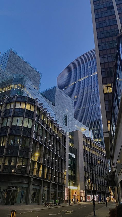 London Buildings Aesthetic, London City Night, London At Night, London Buildings, London Vibes, Sky City, London Dreams, Building Aesthetic, Night Street