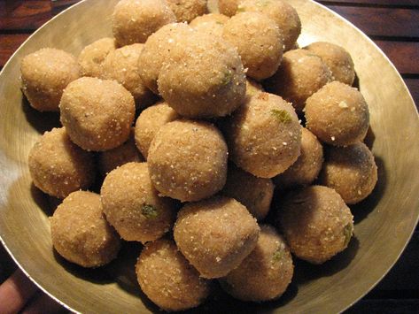 Atta Ladoo Recipe Churma Ladoo, Laddoo Recipe, Laddu Recipe, Diwali Recipes, Ladoo Recipe, Dishes To Make, Recipes With Few Ingredients, Diwali Food, Grated Coconut