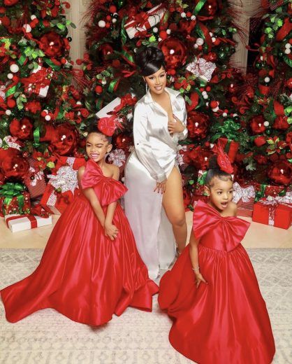 Mommy Daughter Photoshoot, Christmas Family Photoshoot, Mommy Daughter Outfits, Holiday Photoshoot, Family Photoshoot Outfits, Family Christmas Pictures, Christmas Shoot, Daughter Christmas, Glam Photoshoot