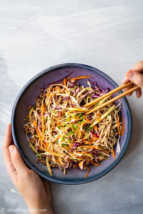 This delicious Spicy Beef Soba Noodle Salad features beef, soba noodle, lots of fresh and crisp vegetables and a spicy dressing inspired by Korean flavors. Gochujang Dressing, Easy Asian Noodle Recipes, Easy Asian Noodles, Spicy Dressing, Soba Noodle Salad, Spicy Stew, Vietnamese Beef, Healthy Noodles, Soba Noodles Salad