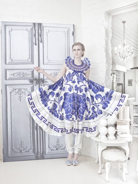 Artsy Fashion, Porcelain Print, Russian Culture, Portuguese Tiles, Blue Porcelain, Chinoiserie Chic, Blue And White Porcelain, Delft Blue, Porcelain Doll