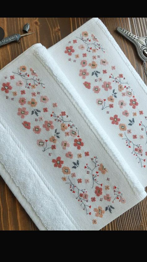 Cross Stitch Towel, Cross Stitch Boarders, Towel Embroidery Designs, Textile Art Embroidery, Towel Embroidery, Diy Embroidery Patterns, Beaded Cross Stitch, Needlework Embroidery, Cross Stitch Borders