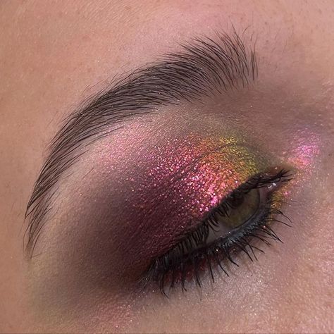 Leila’s Sparkle (lee-la) on Instagram: "💫☄️ flare inferno ☄️💫 Sooo this is my favorite look EVER! It is so super dimensional and sparkly. I tired to catch every shift but honestly I took about a million pictures. Eye Deets: @terra_moons cosmetics Flare Star (lid), Jupiter’s Inferno (outer lid, crease), Red Giant (inner corner, brow bone) @ultabeauty Gel Eyeliner in Black /tags/ #motd #makeupoftheday #eotd #eyeoftheday #eyeshadowoftheday #eyeshadowmacro #macromakeup #macroeyeshadow #sparklyeye Terra Moons Cosmetics, Red Inner Corner Eyeshadow, Inner Corner Eyeshadow, Corner Eyeshadow, Sparkly Eyeshadow, Smoky Eyeshadow, Red Giant, Indie Makeup, Sparkly Eyes