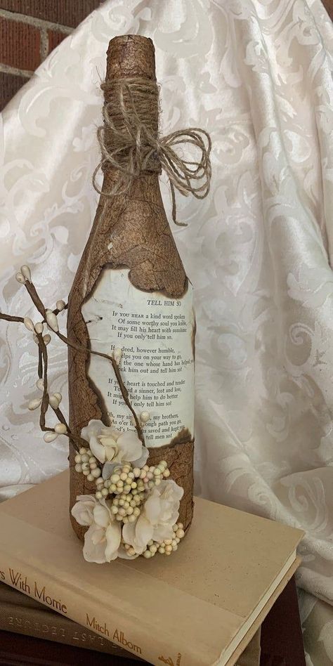 Vintage Wine Glass, Bottle Centerpieces, Recycled Wine Bottle, Diy Glass Bottle Crafts, Wine Glass Art, Wine Bottle Art, Glass Bottles Art, Wine Bottle Diy Crafts, Painted Wine Bottles