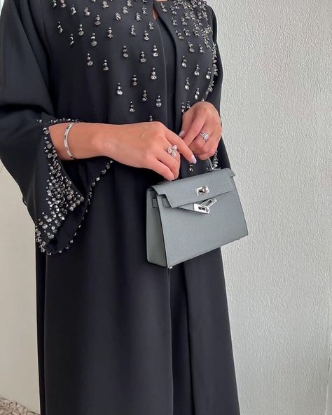 Elegant Abayas, Black Abaya Designs, Urban Boutique, Abaya Designs Latest, Abaya Outfit, Plaid Jacket Women, Abaya Design, Love Couture, Black Abaya