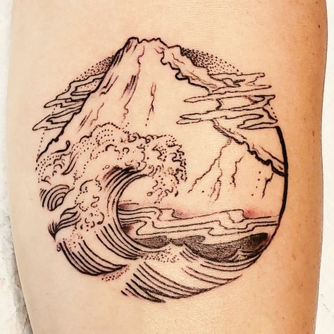 Hawaii Tattoo Ideas, Cliffs Tattoo, Moutain Tattoos, Stippling Tattoo, Hawaii Tattoo, Snow Tattoo, Hawaii Tattoos, Bestie Tattoo, Beautiful Hawaii