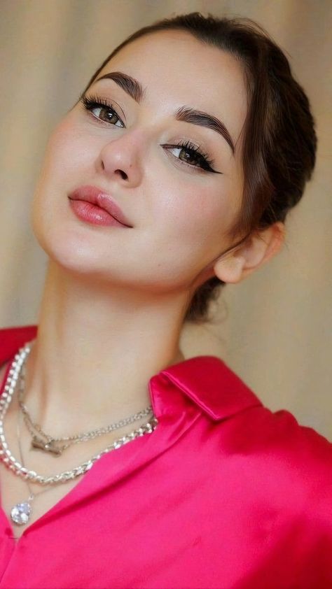 Hania Amir Smile, Bollywood Makeup, Elegant Fashion Outfits, Beauty Rules, Hania Amir, Pakistani Actress, Alia Bhatt, Natural Makeup Looks, Real Beauty