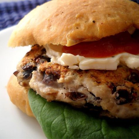 Black Bean Turkey Burgers Ground Turkey Burgers, Ground Turkey Recipes Easy, Easy Weekday Meals, Turkey Burger Recipes, Weekday Meals, Bean Burger, Turkey Burger, Ground Turkey Recipes, Turkey Burgers