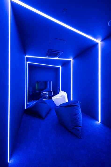 #neon #neondesign #neonroom #design #blueroom #lightsroom Blue Neon Bedroom, Neon Room Design, Neon Lighting Room, Vr Room Interior Design, Led Interior Design, Neon Interior Design, Neon Lounge, Neon Room Ideas, Neon House