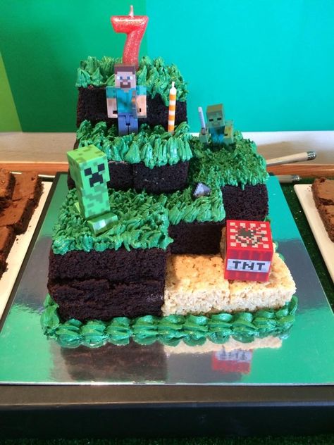 Birthday Cake For Boys, Minecraft Cakes, Cake Minecraft, Minecraft Cupcakes, Minecraft Party Decorations, Minecraft Birthday Cake, Fiesta Theme Party, Minecraft Birthday Party, Minecraft Cake