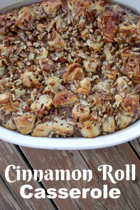 Cinnamon Cobbler, Cinnamon Roll Casserole Recipe, Blueberry Crumb Cake, Cinnamon Roll Casserole, Crockpot Breakfast Casserole, Vegetarian Bake, Red Hots, Crockpot Breakfast, Weekend Breakfast