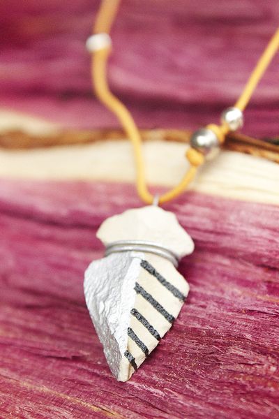 Diy Arrowhead Necklace, Diy Arrowhead, Arrowhead Necklace, How To Turn, Diy Accessories, Necklace For Women, How To Make An, Accent Pieces, Jewelry Inspiration