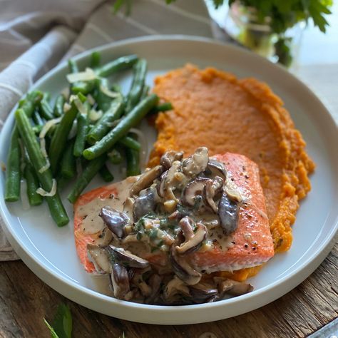 Salmon with Creamy Mushroom-Herb Sauce Salmon With Mushroom Sauce, Salmon And Mushrooms Recipes, Salmon Dinners, Shrimp Spinach Pasta, Lemon Garlic Shrimp, Bacon Stuffed Mushrooms, Creamy Mushroom Sauce, How To Cook Mushrooms, Herb Sauce