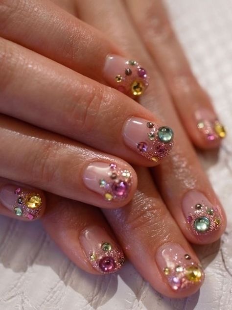 Antique Nail Art, Rhinestone Nails Short, Nail Art With Gems, Bejeweled Nails, Diamond Nail Art, Nail Gems, Smink Inspiration, Gem Nails, Kawaii Nails