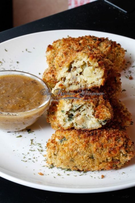 Baked Chicken Croquettes, Chicken Croquettes Recipe, Chicken Croquettes, Croquettes Recipe, Roast Chicken Leftovers, Crispy Baked Chicken, Whole Roasted Chicken, Clam Recipes, Football Food