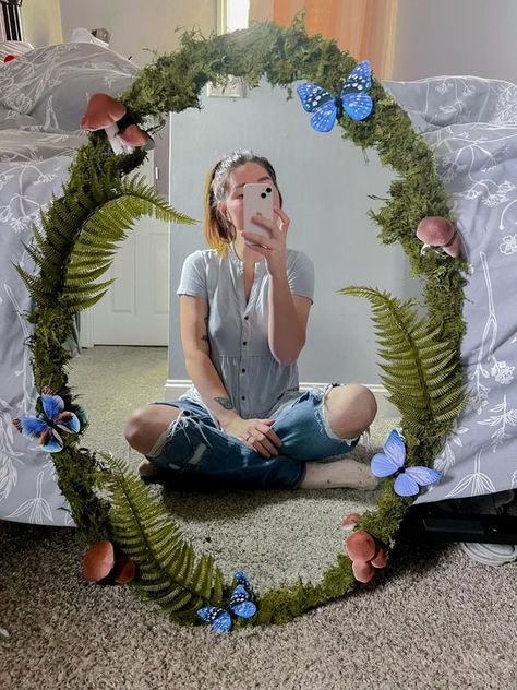 Fairy Witch Cottagecore Vibes | I made this magical mirror for my daughter’s room | Facebook Fairy Mirror Ideas, Cottage Core Mirror Diy, Fairy Mirror Diy, Fairy Apartment, Cottagecore Mirror, Fairycore Diy, Fairy Witch Cottagecore, Fairy Bathroom, Fairy Mirror