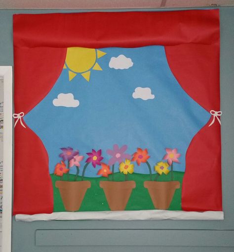 Summer window Window Bulletin Board Ideas, Window Bulletin Board, Bulletin Board Tree, Daycare Rooms, Bulletin Boards Classroom Decor, Ocean Birthday Party, Daycare Decor, Boards Ideas, Summer Window